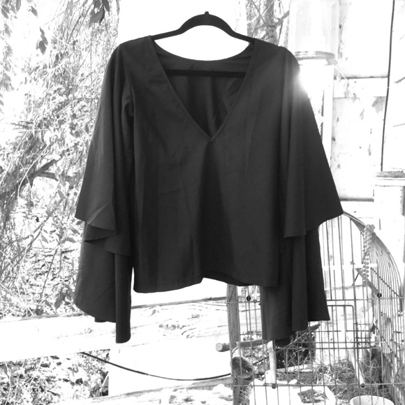 🦇 Extreme Batwing Bell Sleeve Top🦇 - Picture 1 of 8
